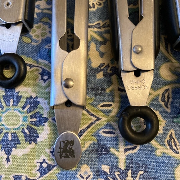 Lot of 6 kitchen tools, whisks, tongs, stainless steel handles. - Picture 3 of 5